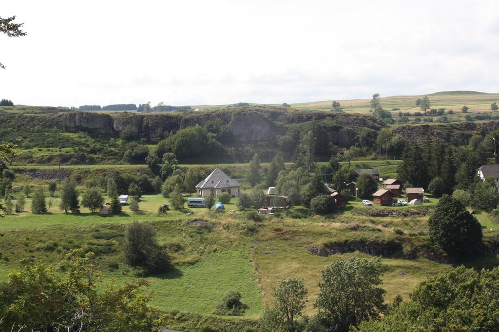 Domaine De L'Ours / Camping Lodge Saint-Urcize Exterior foto